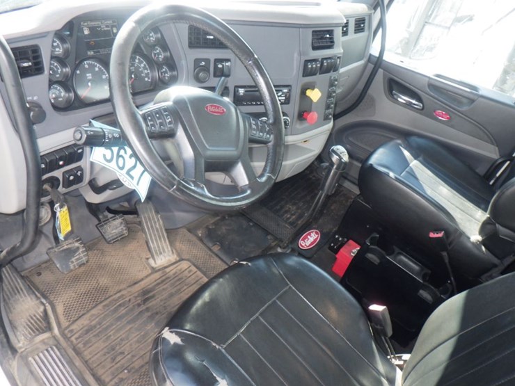2015-peterbilt-579-image-15