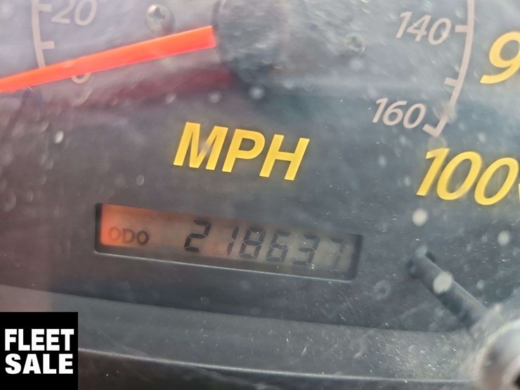 2006-isuzu-npr-image-18