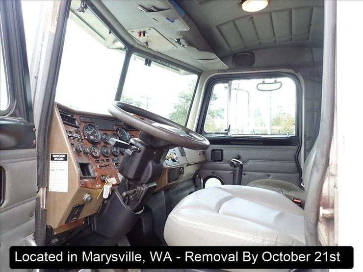 2003-peterbilt-330-image-19