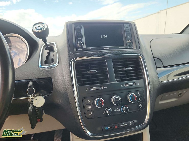 2014-dodge-grand-caravan-se-image-24