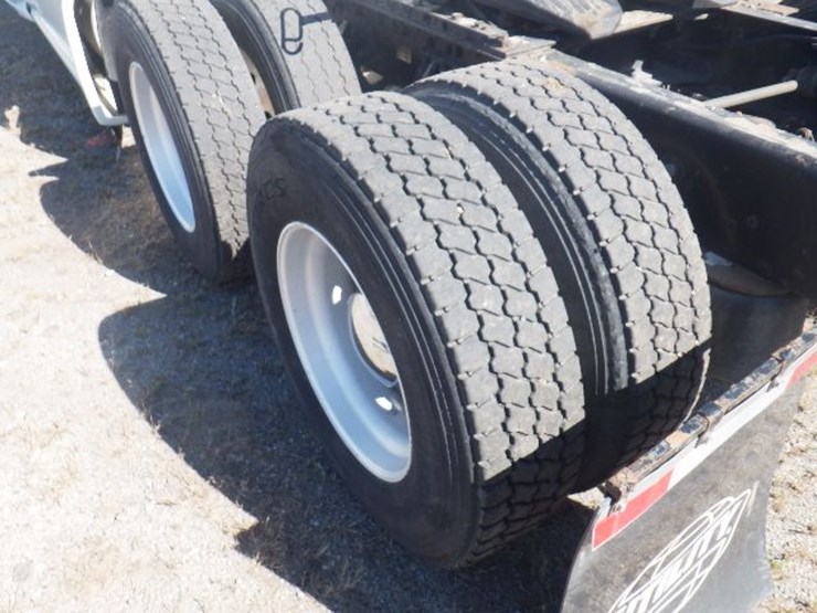 2019-kenworth-t680-image-16