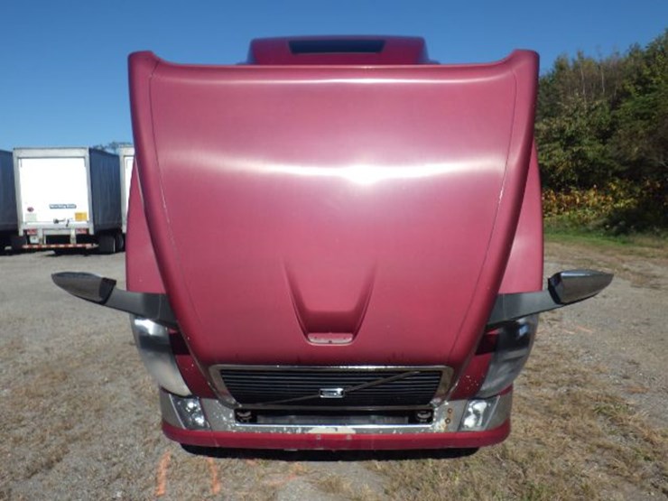 2017-volvo-vnl780-image-28