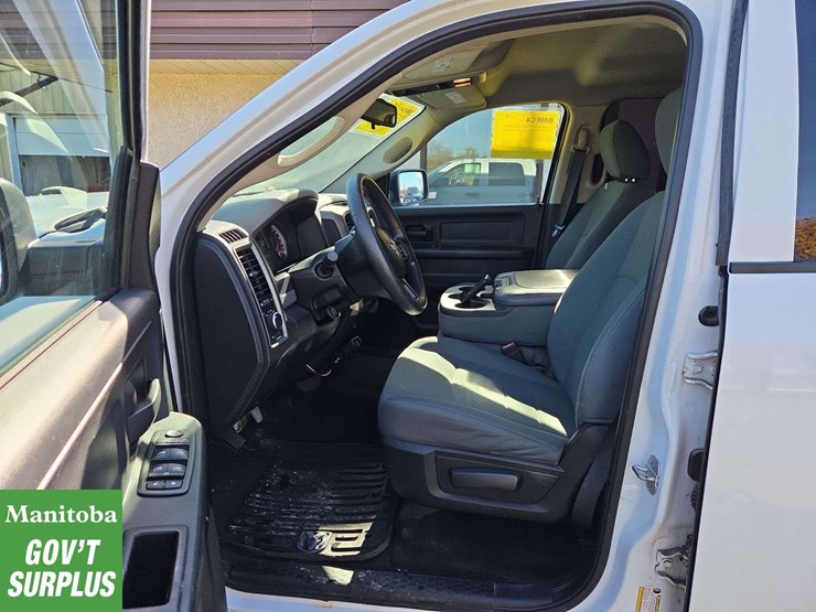 2015-dodge-1500-image-17