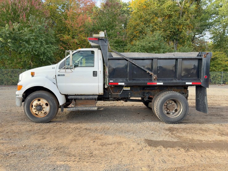 2006-ford-f650-xlt-image-2
