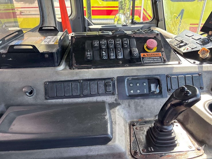 2019-peterbilt-520-image-19