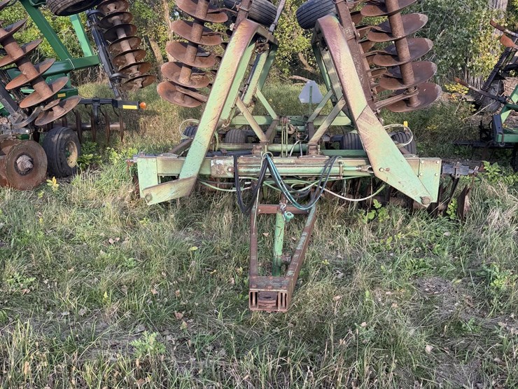 john-deere-230-image-1