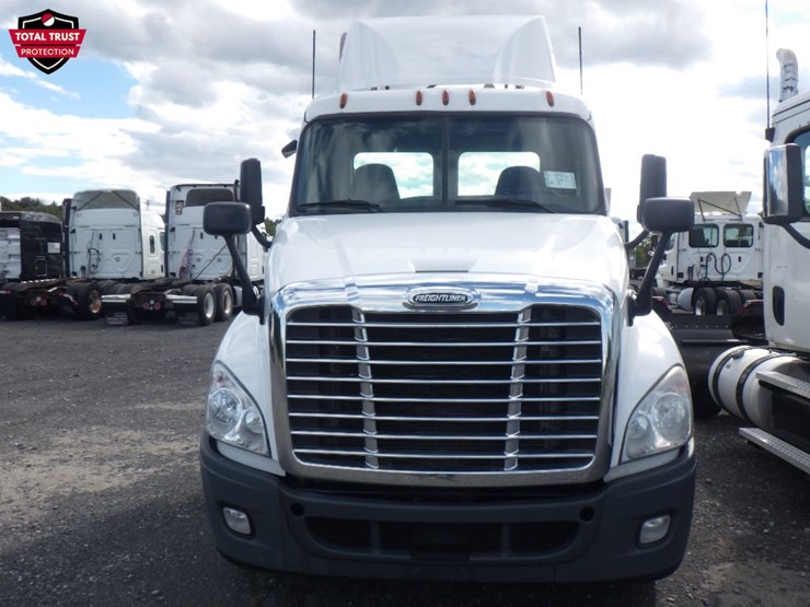 2020-freightliner-cascadia-125-image-2
