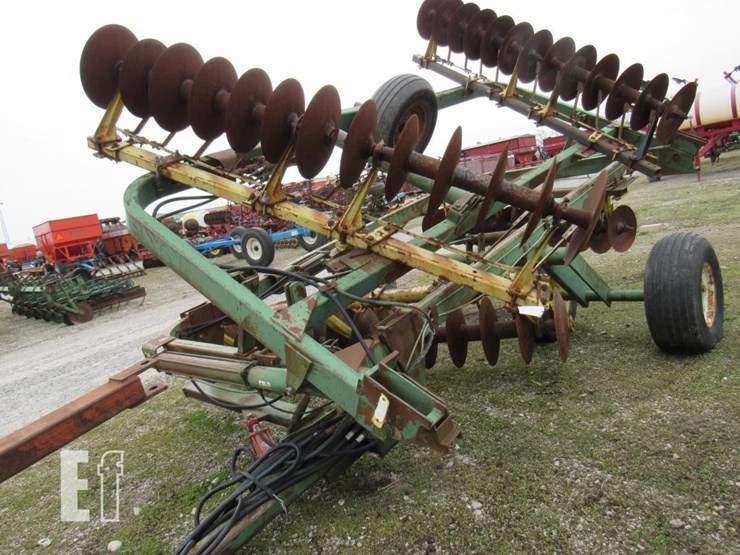 john-deere-220-image-3