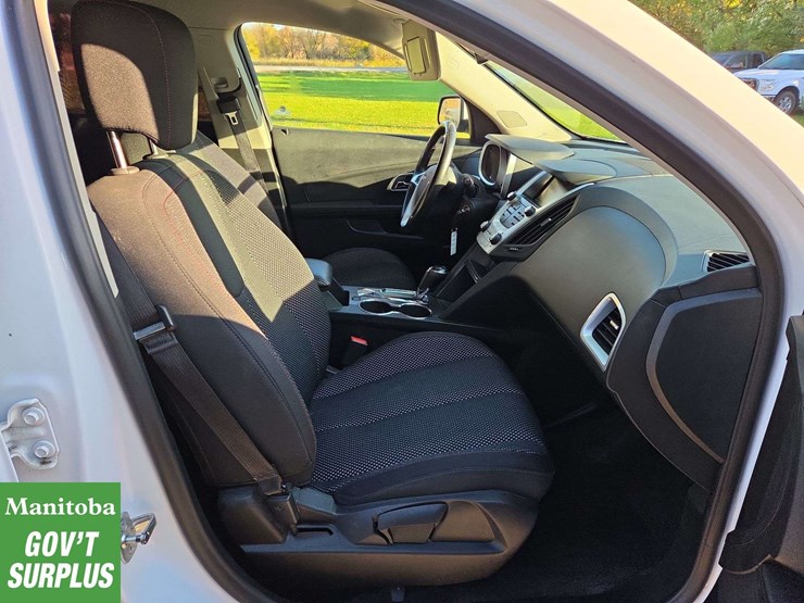 2017-chevrolet-equinox-image-30