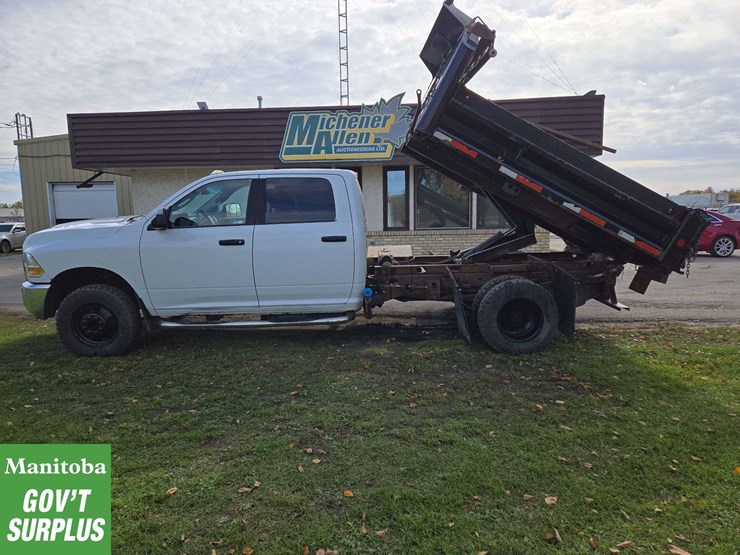 2011-dodge-3500-image-35