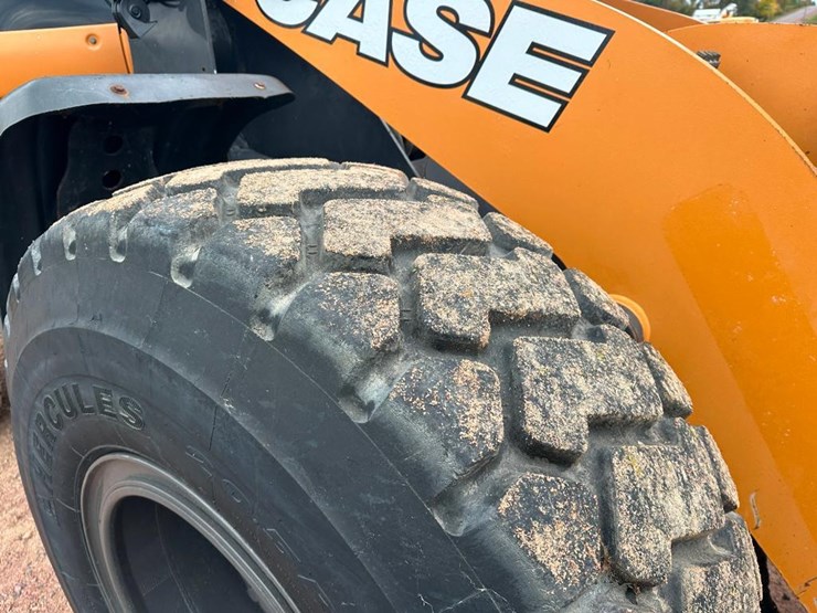 2018-case-621g-image-9