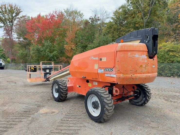 2016-jlg-600s-image-3