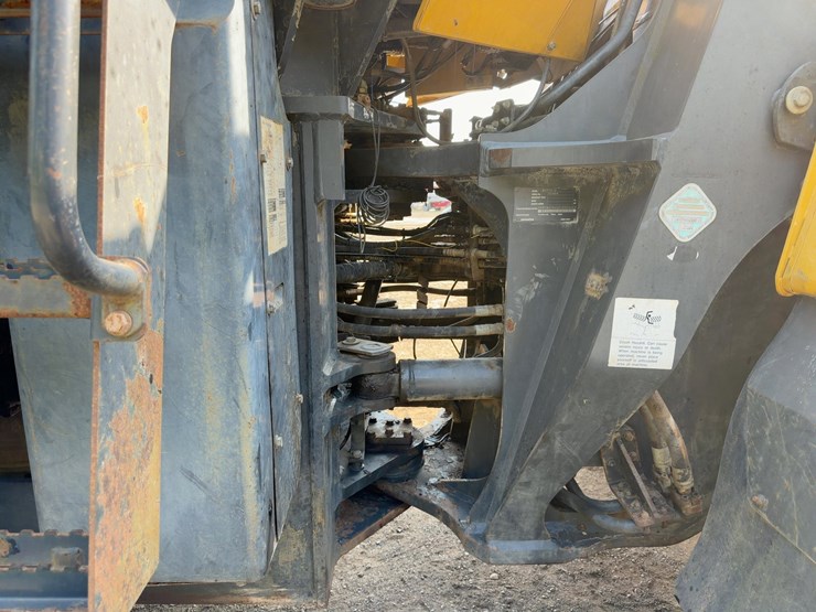 2010-komatsu-wa500-6-image-19