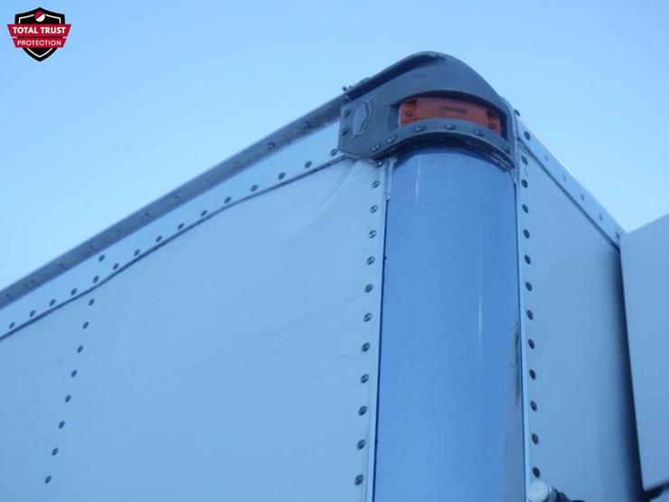 2020-freightliner-m2-106-image-4