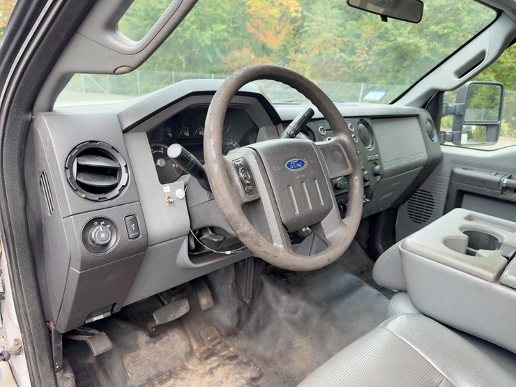 2015-ford-f550-xl-image-24