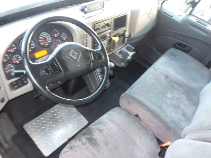 2018-international-durastar-4300-image-11