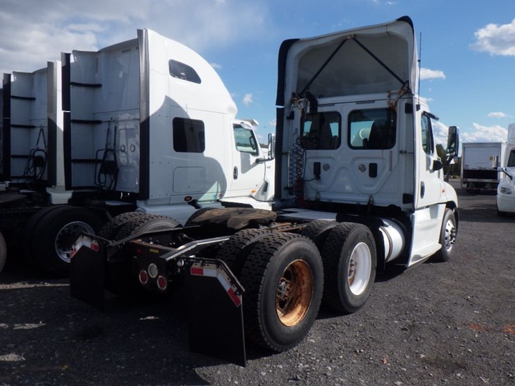 2017-freightliner-cascadia-125-image-7