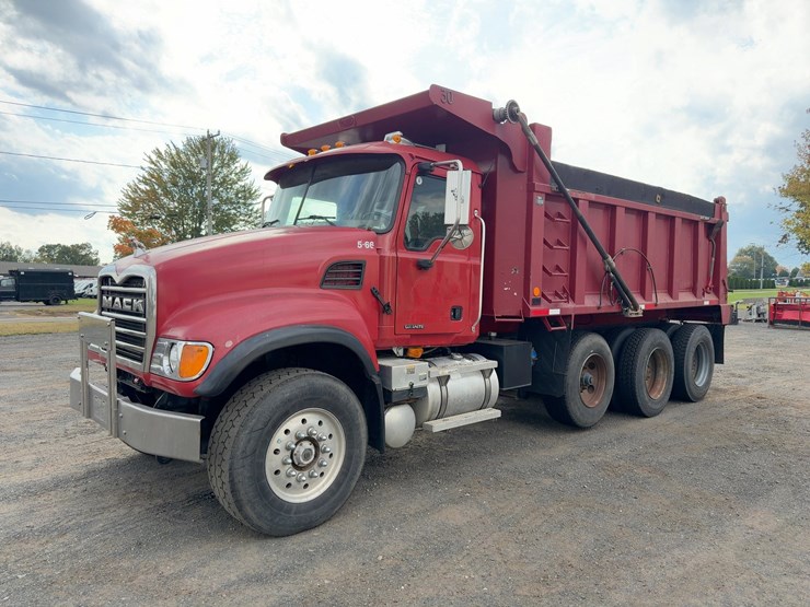 2005-mack-granite-cv713-image-1