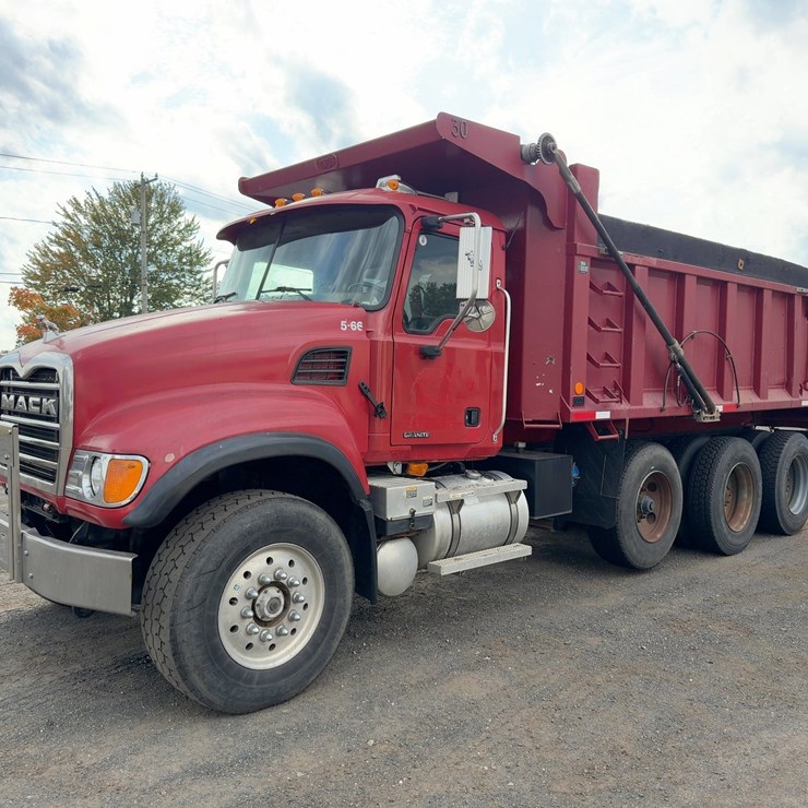 2005 MACK GRANITE CV713