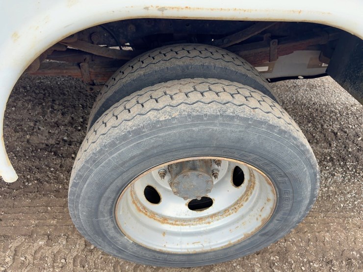 2015-ford-f550-xl-image-10