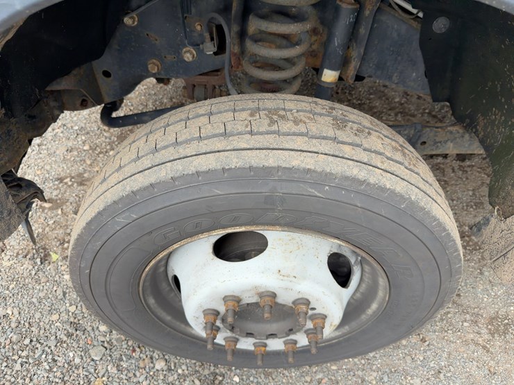 2016-ford-f550-xl-image-11