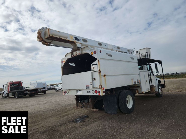 2016-freightliner-m2-106-image-4