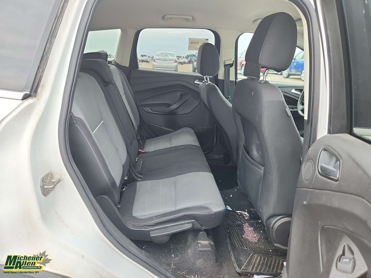 2015-ford-escape-se-image-17