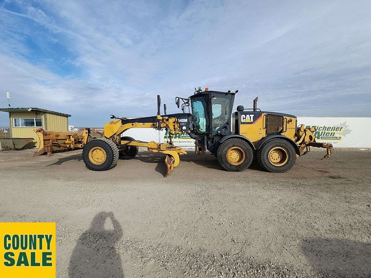 2015-caterpillar-140m-image-31