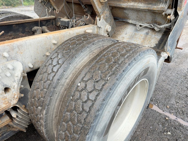 2008-peterbilt-367-image-18