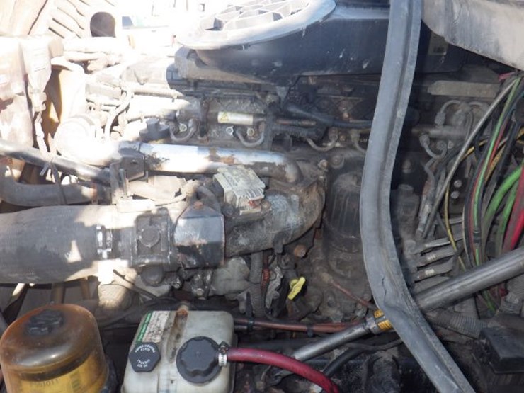 2010-freightliner-cascadia-125-image-28