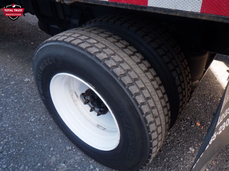 2020-freightliner-m2-106-image-8