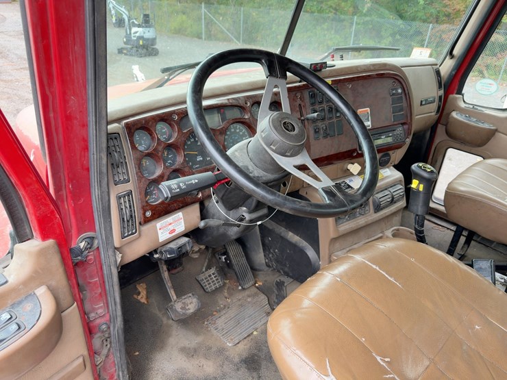 2005-mack-granite-cv713-image-32