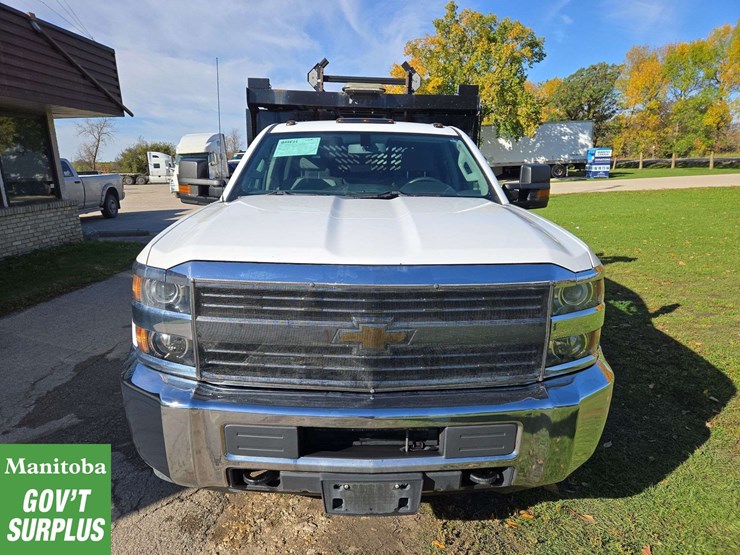 2015-chevrolet-3500-image-9