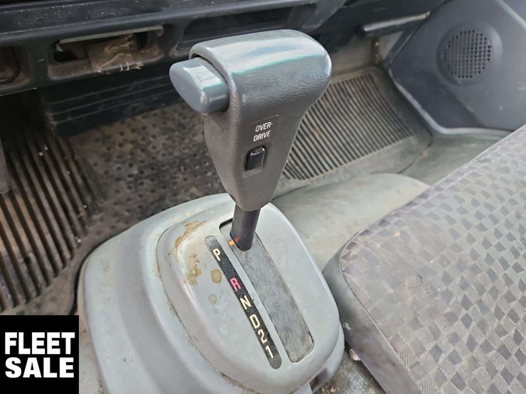2006-isuzu-npr-image-15