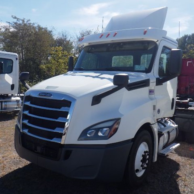 2019 FREIGHTLINER CASCADIA 126