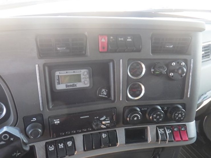 2019-kenworth-t680-image-21