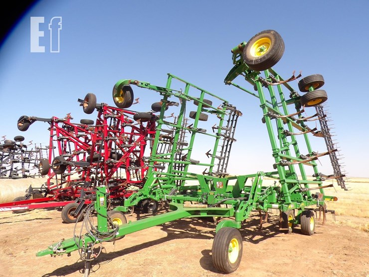 2023-john-deere-2430-image-1