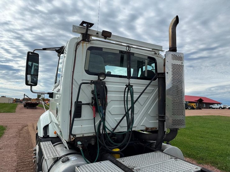 international-prostar-image-26