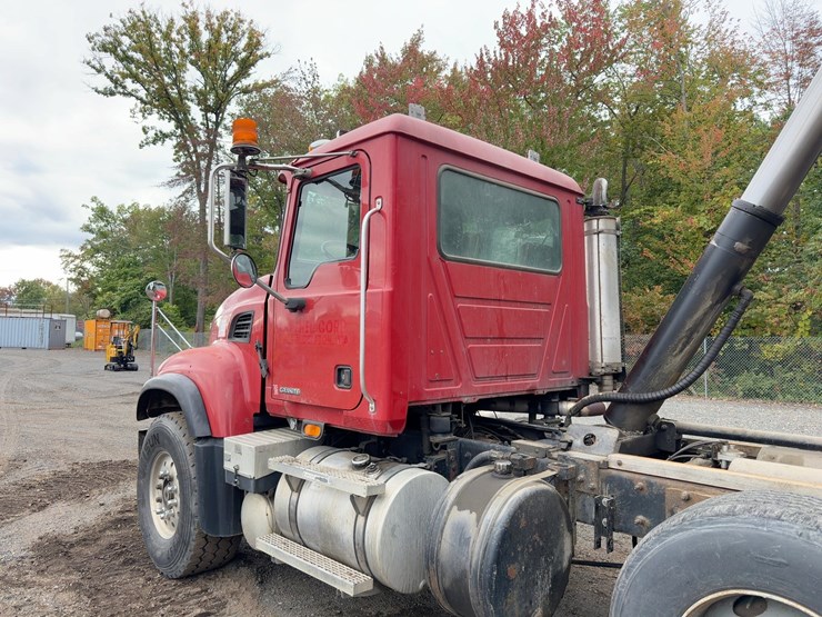 2005-mack-granite-cv713-image-14