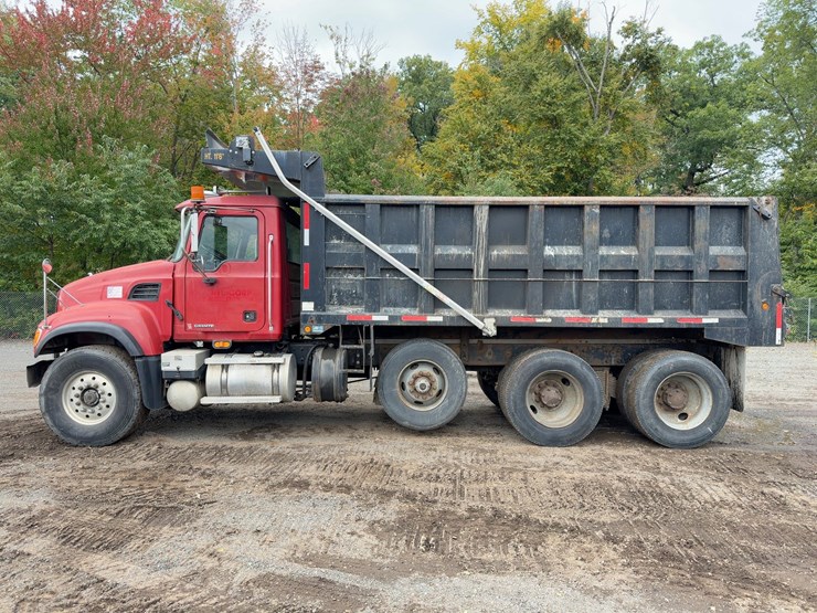 2005-mack-granite-cv713-image-2