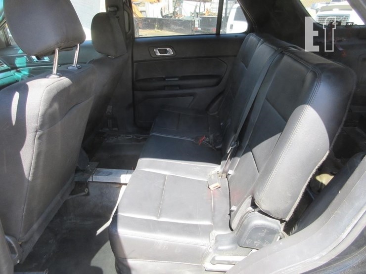 2015-ford-explorer-image-12