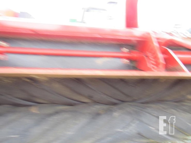 2019-new-holland-210-image-13