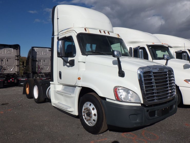 2017-freightliner-cascadia-125-image-3