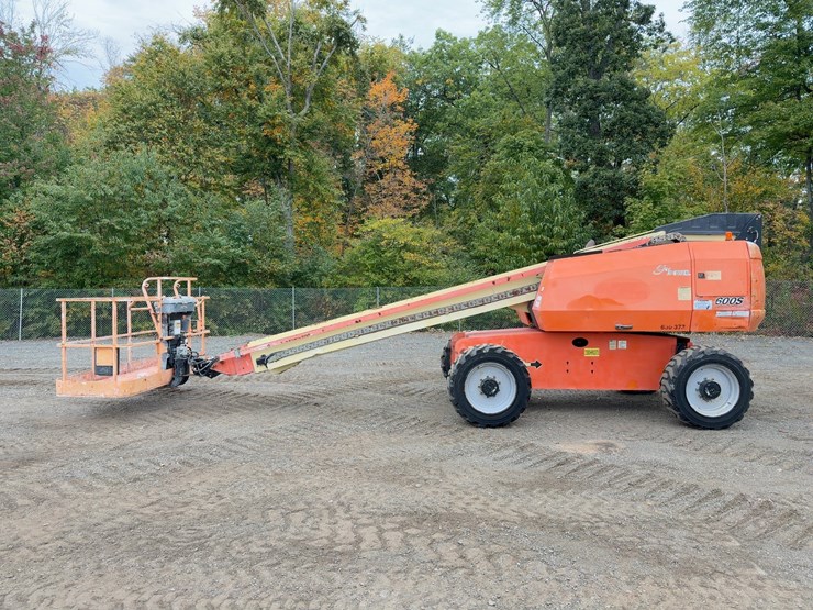 2016-jlg-600s-image-2
