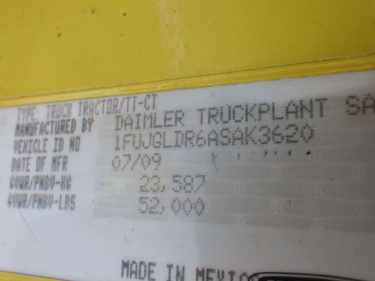 2010-freightliner-cascadia-125-image-26