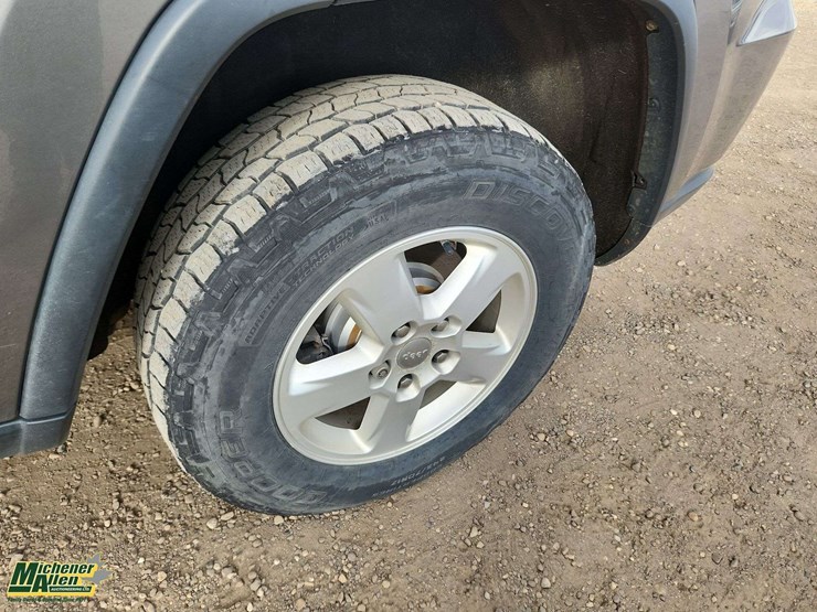 2012-jeep-grand-cherokee-image-15