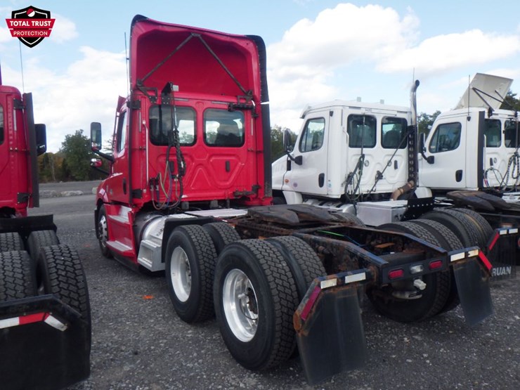 2020-freightliner-cascadia-126-image-13