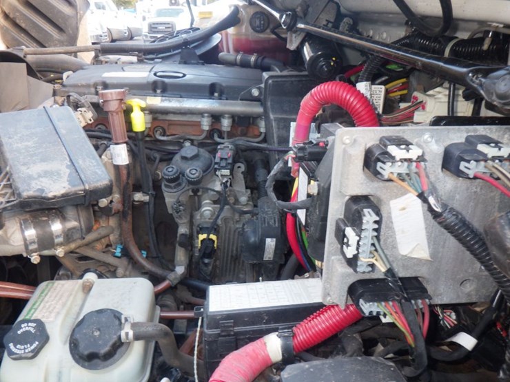 2020-freightliner-m2-106-image-13