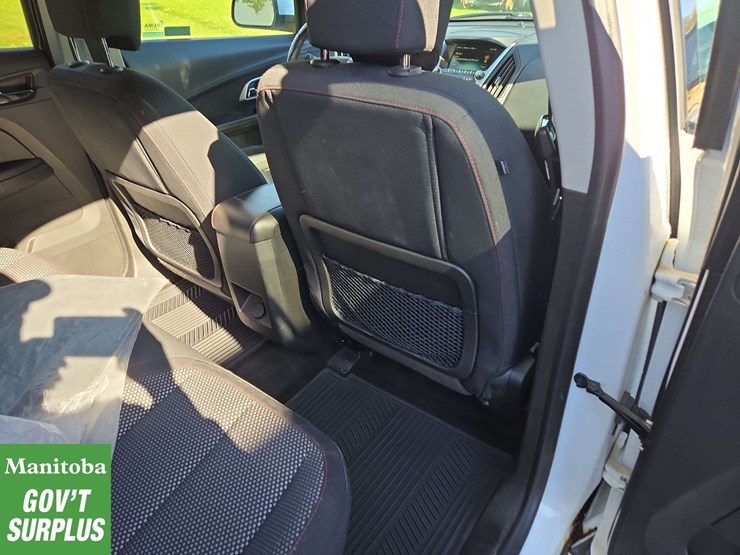 2015-chevrolet-equinox-image-24