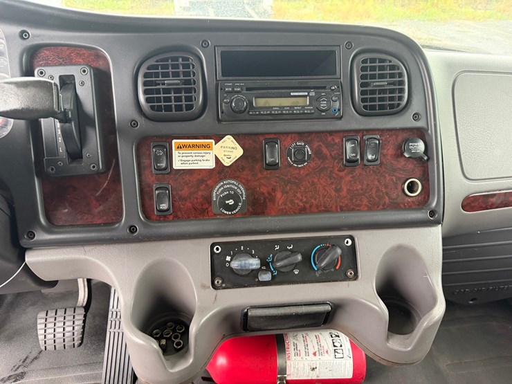 #1666-•-2012-freightliner-moving-box-truck-image-42